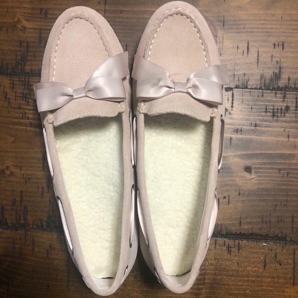 New! Vionic nude/pink slippers